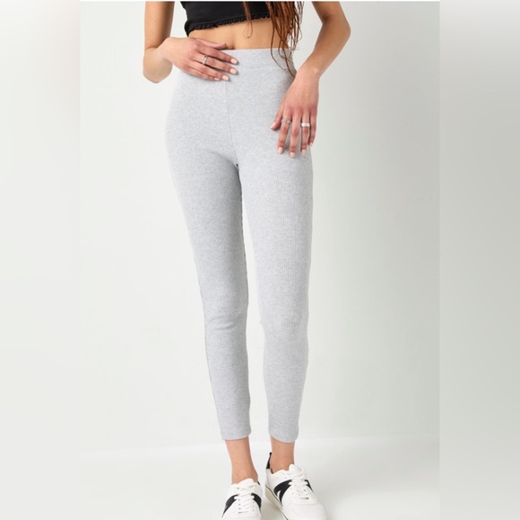 (52)New Francesca's Comfy Casual Gray Ribbed Leggings - Picture 4 of 5